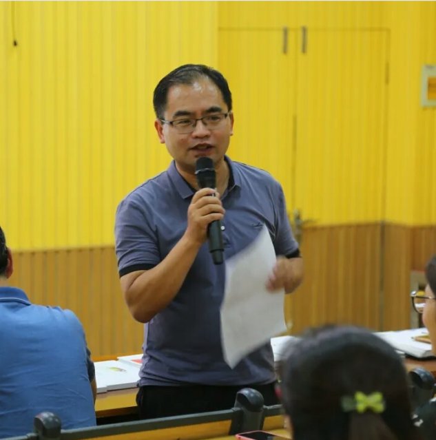 主要执教《小学数学课程与亚新app成