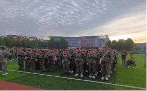 淄博师专军训团组织3000余名202