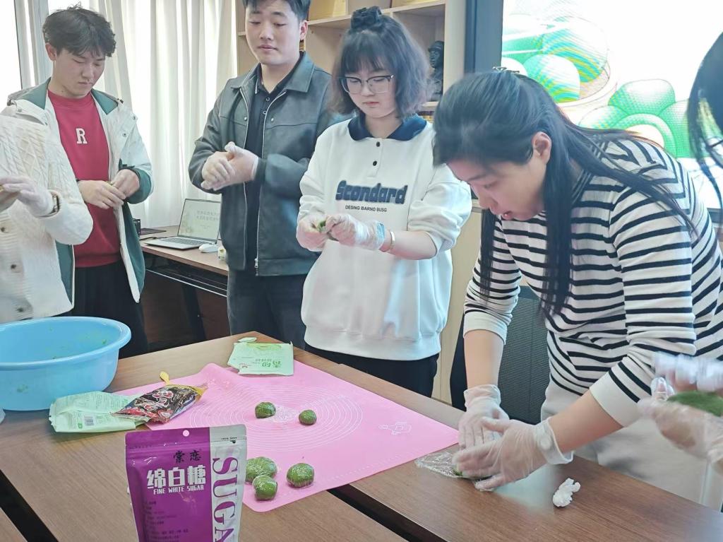 以“青糯寻春·手作雅叙”为主题的手工